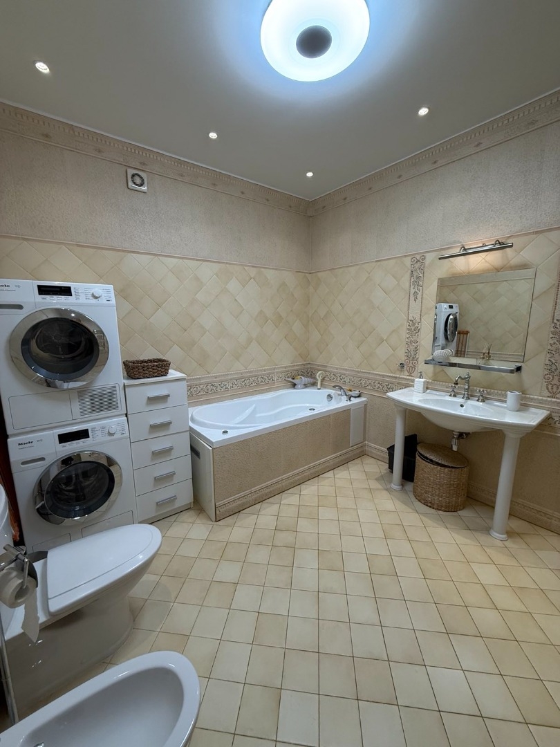 продажа трехкомнатной квартиры номер A-173525 в Приморском районе, фото номер 19